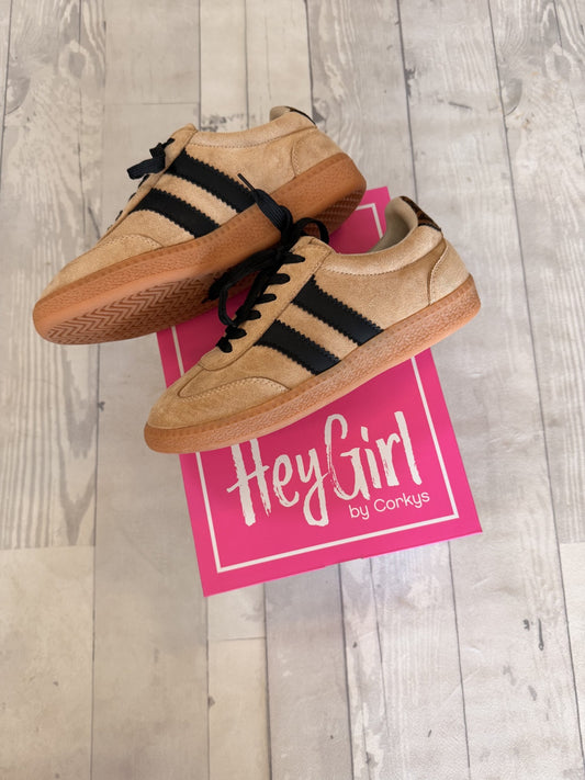 Hey Girl by Corkys Camel Heads Up
